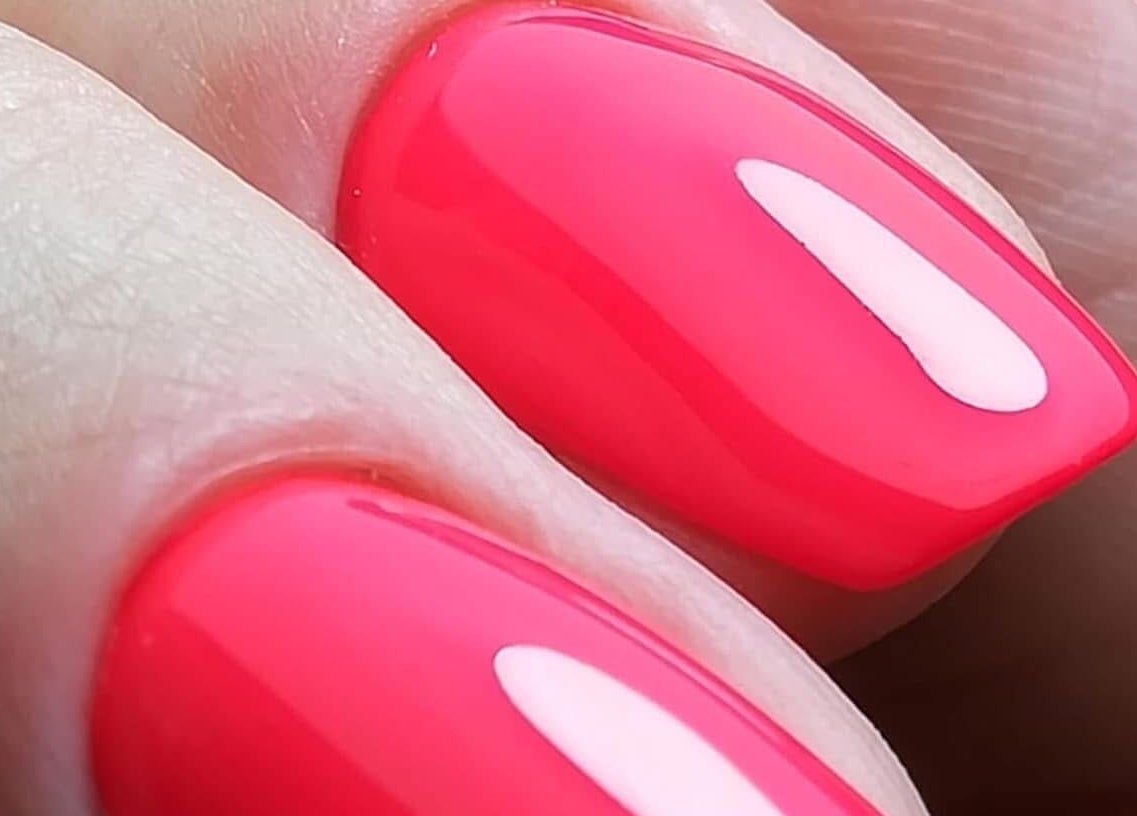 Unghie rosa lucide curate presso Nails & Beauty Studio, Lugano, Ticino, CH.