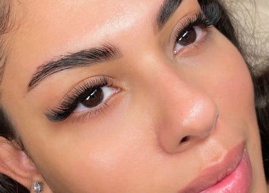 Close-up of expertly styled lashes at LBK Paris Beauty Salon, Dubai, AE. Enhance your beauty today.