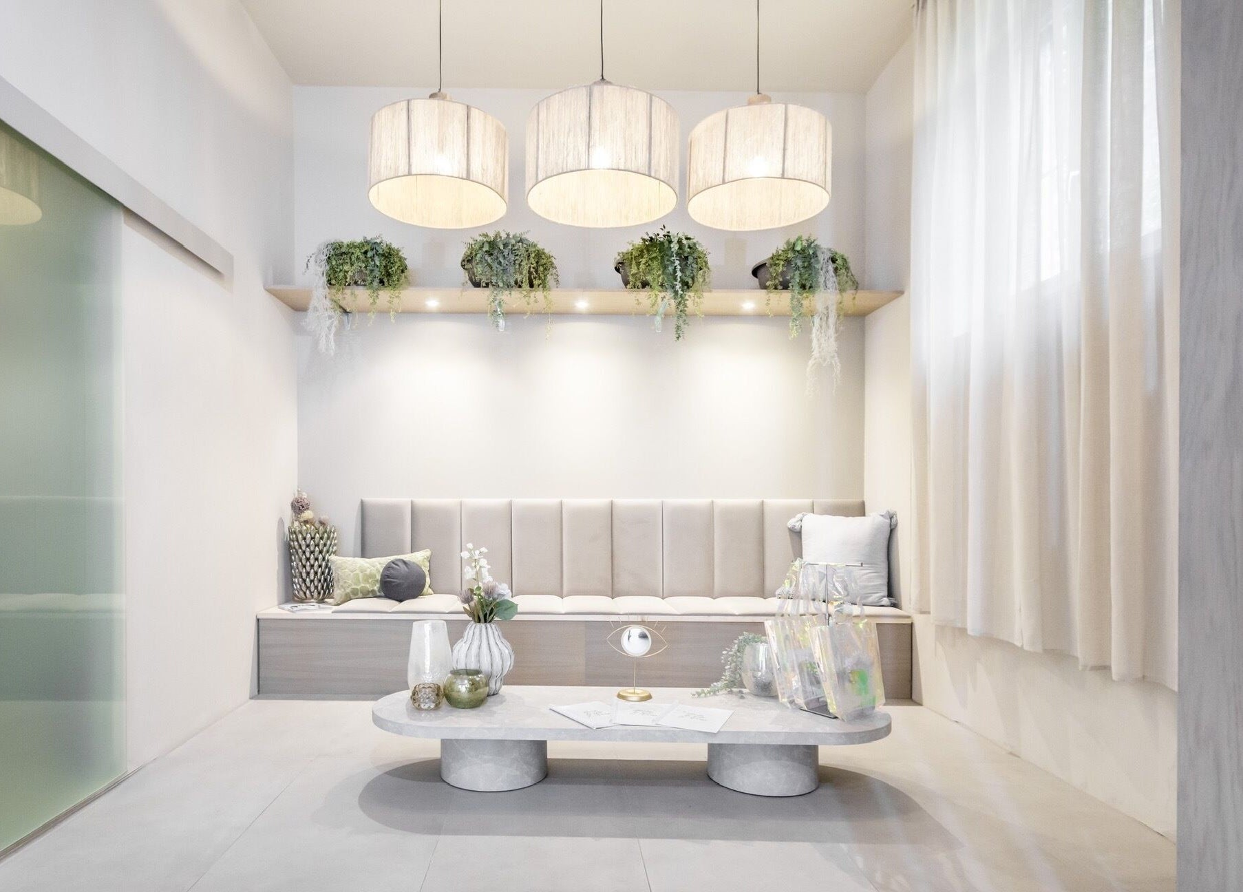 Calm and stylish lounge area at Koolelo X Get Nailed Academy, Zürich, Zürich, CH, featuring modern decor.