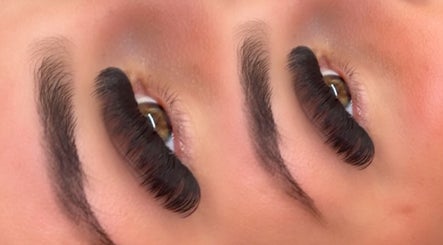 C.R.Lashes