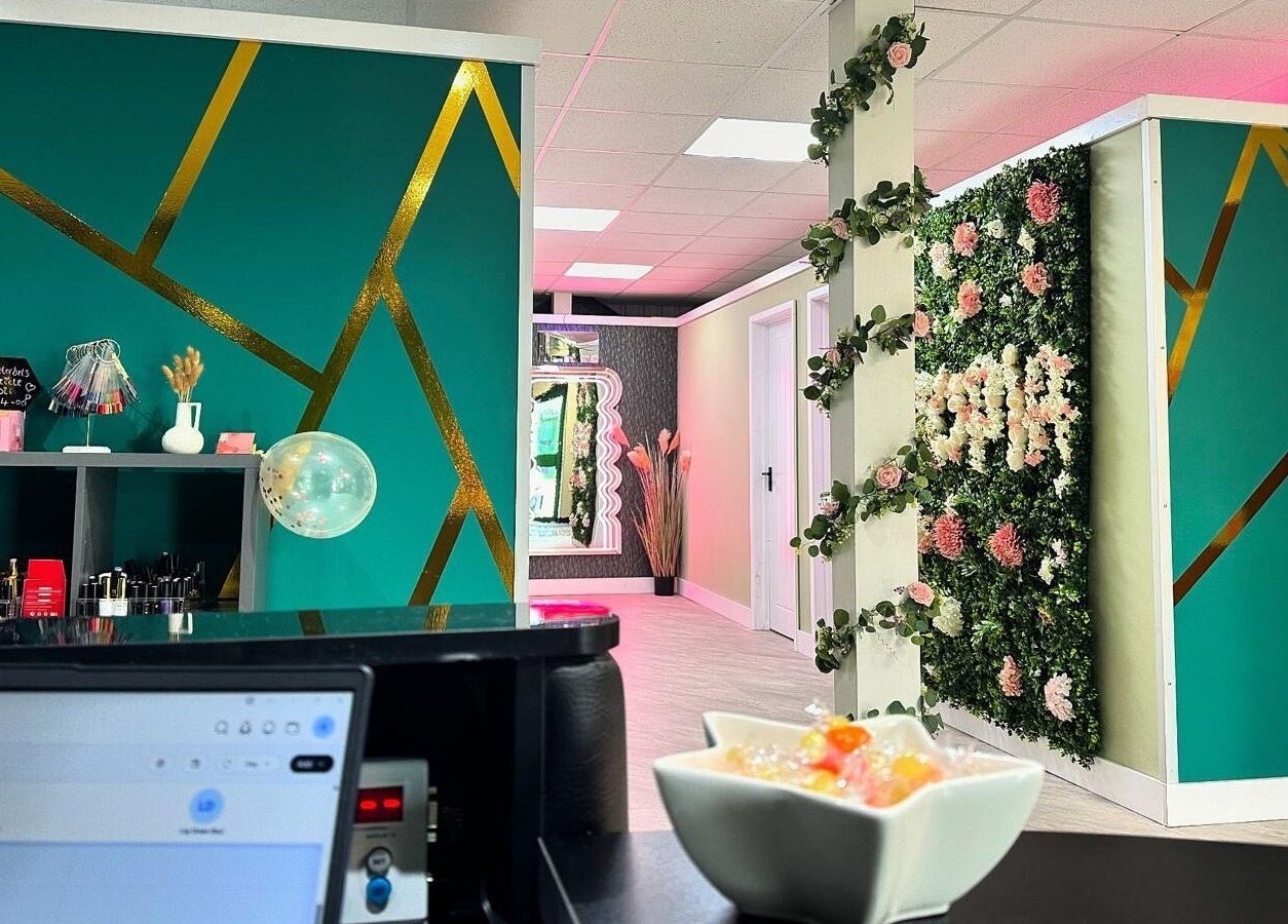 Modern interior of Utopia Wymondham in Wymondham, England, GB featuring floral decor and vibrant teal walls.