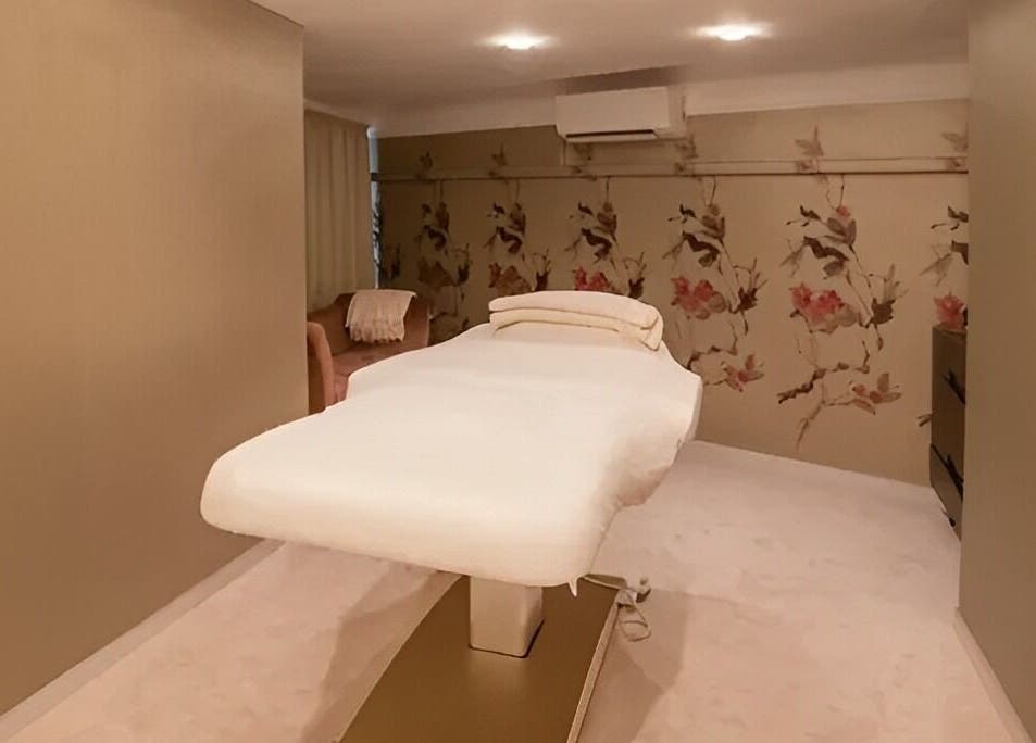 Modern masszázsszoba a Scratch & Joy Body Relax Studio-ban, Budapest, Magyar, HU.