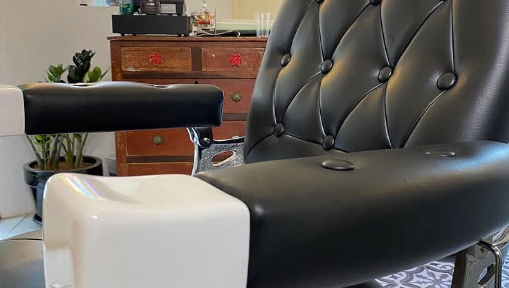 Luxurious black leather barber chair at U. The Barbershop in Willemstad, Curaçao, CW.