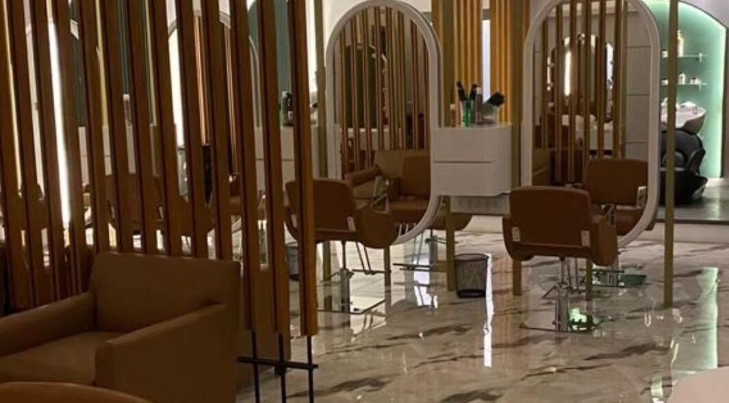 Elegant styling chairs and mirrors at The Sabs Salon, Karachi, Sindh, PK.