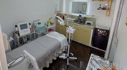 State-of-the-art equipment in a cozy room at Romulo Skin Care & Aesthetic Clinic, Mandaluyong, Metro Manila, PH.