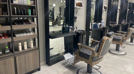 The Address Barber | صالون العنوان العارض image 3