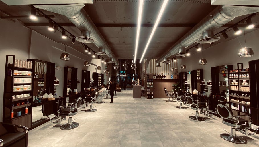 The Address Barber | العنوان للحلاقة الملقا image 1