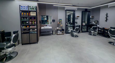 The Address Barber | صالون العنوان الغدير
