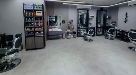 The Address Barber | صالون العنوان الغدير