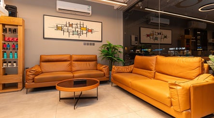 Cozy lounge area at The Address Barber | صالون العنوان الغدير in Riyadh, Riyadh Province, SA with leather sofas.