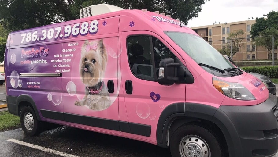 Isabel’s Mobile Grooming van in Miami, Florida provides pet grooming services on the go.