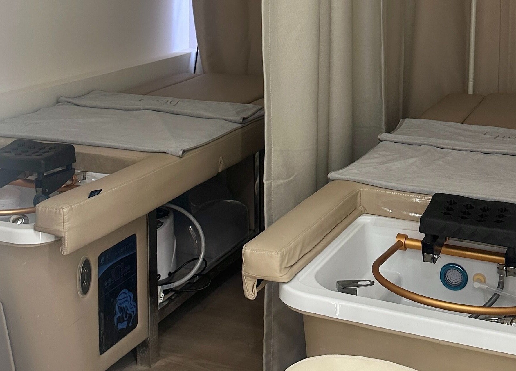 Luxurious spa beds at The Beauty Ritual Somerset (Killiney) in Singapore, Singapore, SG offer comfort and tranquility.