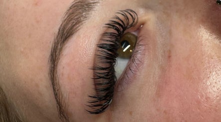 The Lash Lounge image 2
