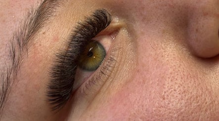 The Lash Lounge image 3
