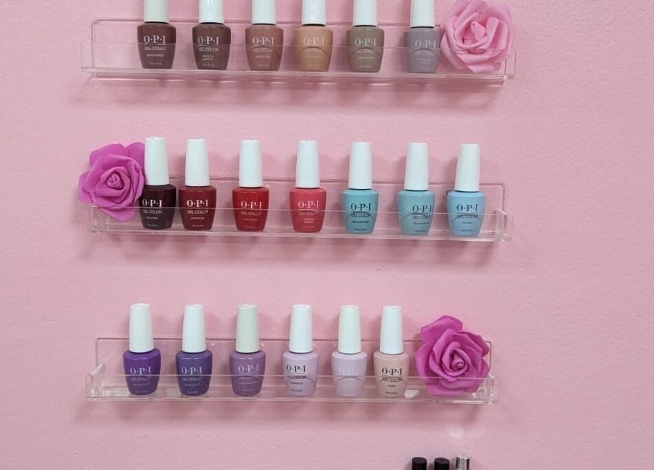 Variedad de esmaltes en estantes de Palace For Girls - Sambil, Santo Domingo, Distrito Nacional, DO.