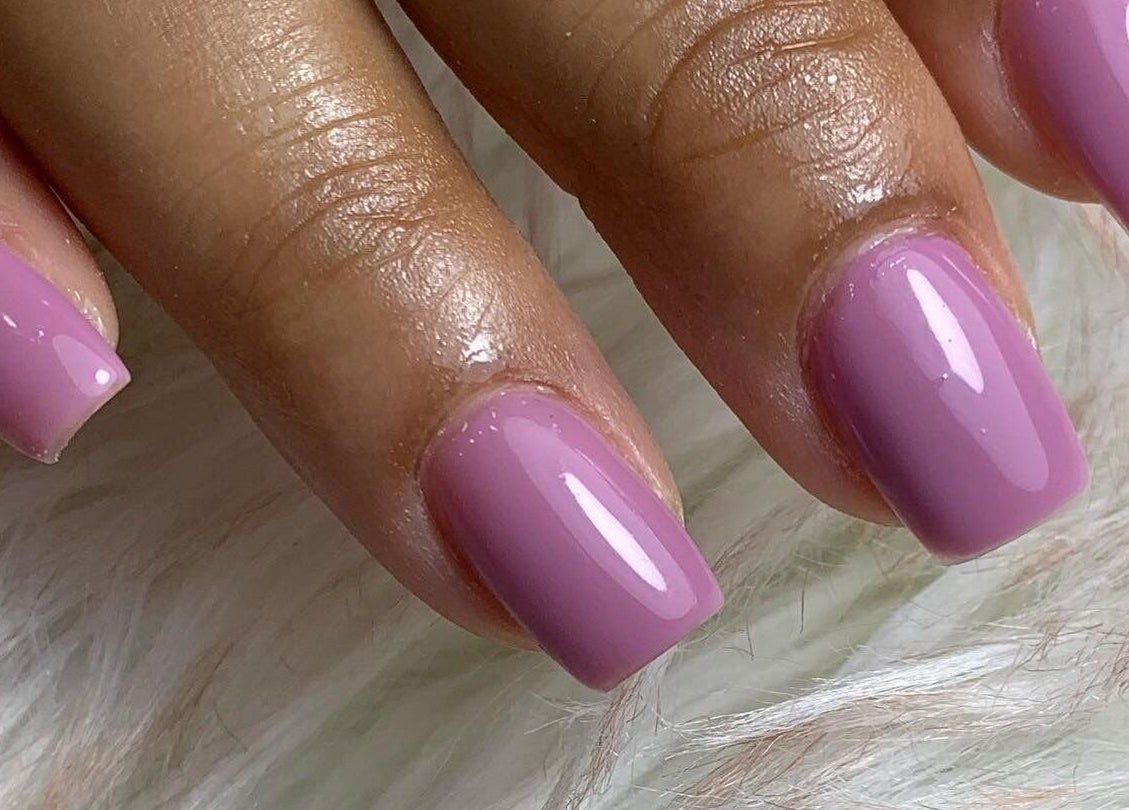 Manicura rosa en Palace For Girls - Sambil, Santo Domingo, Distrito Nacional, DO.