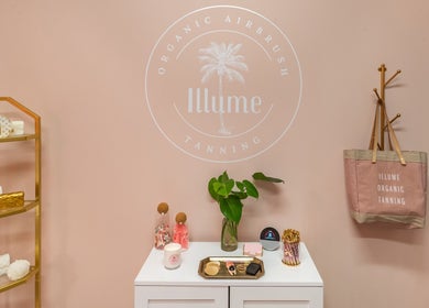 Elegant decor at Illume Organic Spray Tan in North Wales, Pennsylvania featuring stylish displays and natural elements.