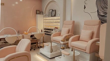 Luxurious pedicure and manicure stations at Glam Hub Beauty Centre, دبي, دبي, AE.