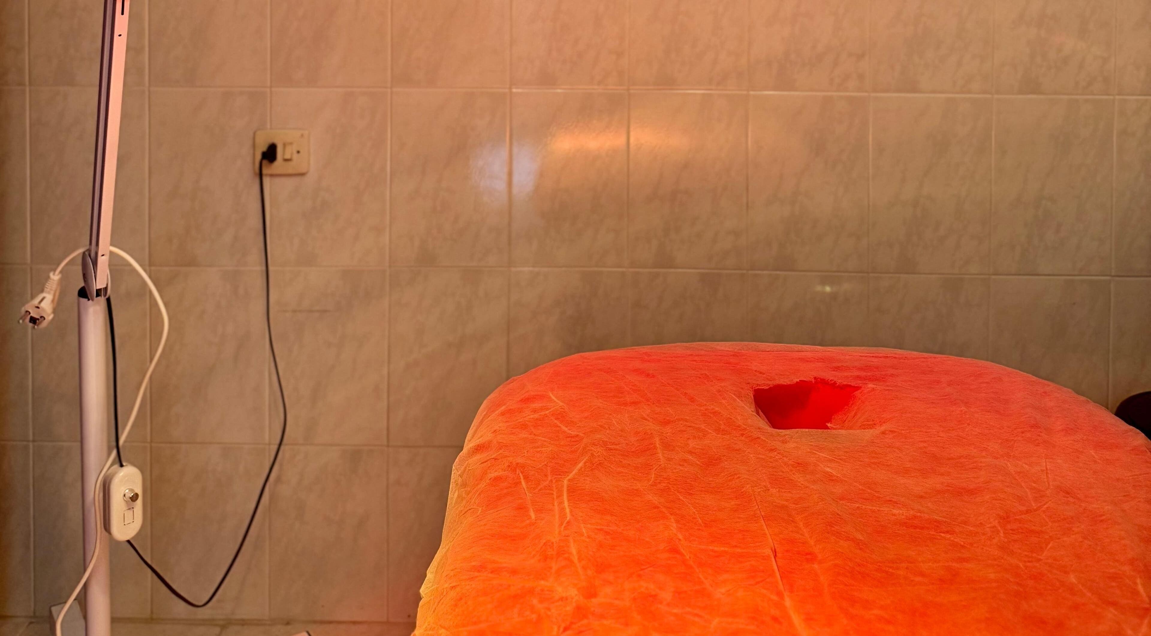 Cama de masaje en Fisioterapia, Quiromasaje y Nutrición Sandra Alcaraz, San Pedro Del Pinatar, Región De Murcia, ES.