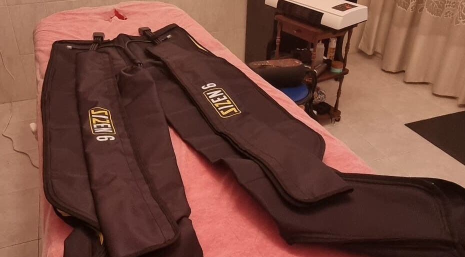 Equipo de presoterapia en Fisioterapia, Quiromasaje y Nutrición Sandra Alcaraz, San Pedro Del Pinatar, Región De Murcia, ES.