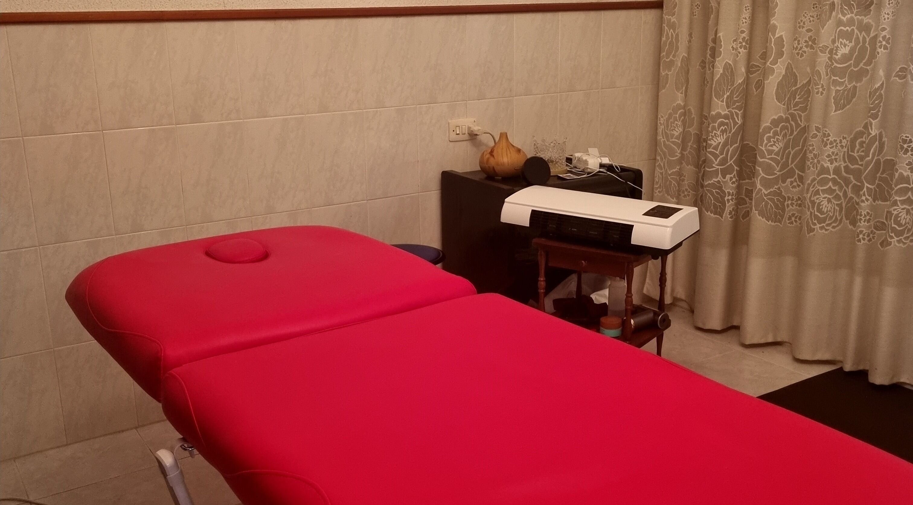 Sala de masaje en Fisioterapia, Quiromasaje y Nutrición Sandra Alcaraz, San Pedro Del Pinatar, Región De Murcia, ES.
