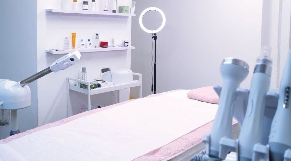 Serene Hair, Beauty & Aesthetics in London, England, GB offers a serene treatment room with modern equipment.