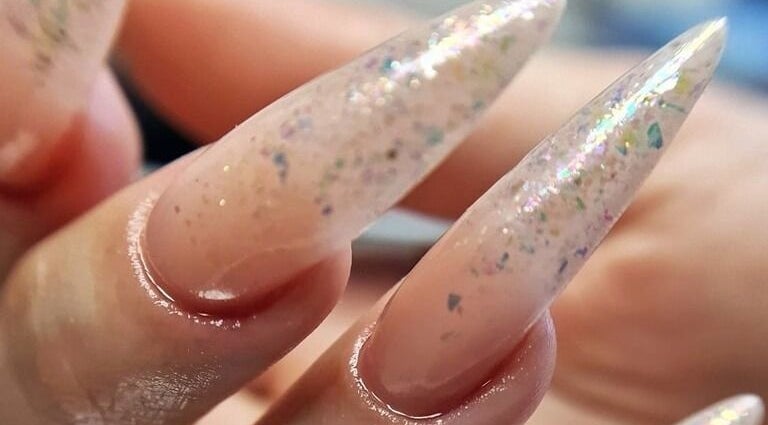 Uñas con diseño de brillo en Ana Gimeno Nails, Benimodo, Comunidad Valenciana, ES.