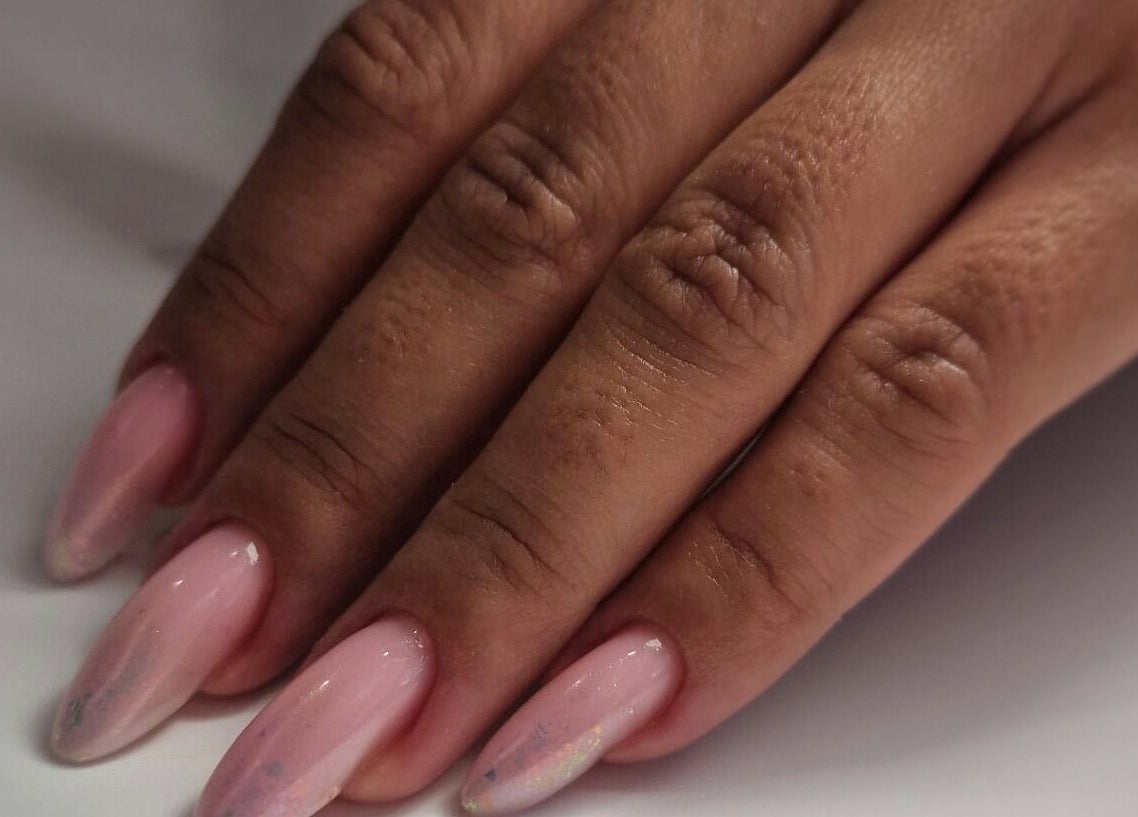 Manicura elegante en Ana Gimeno Nails, Benimodo, Comunidad Valenciana, ES.