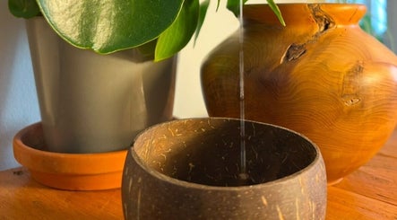 Imagen 3 de Aura Hair, Scalp + Wellbeing