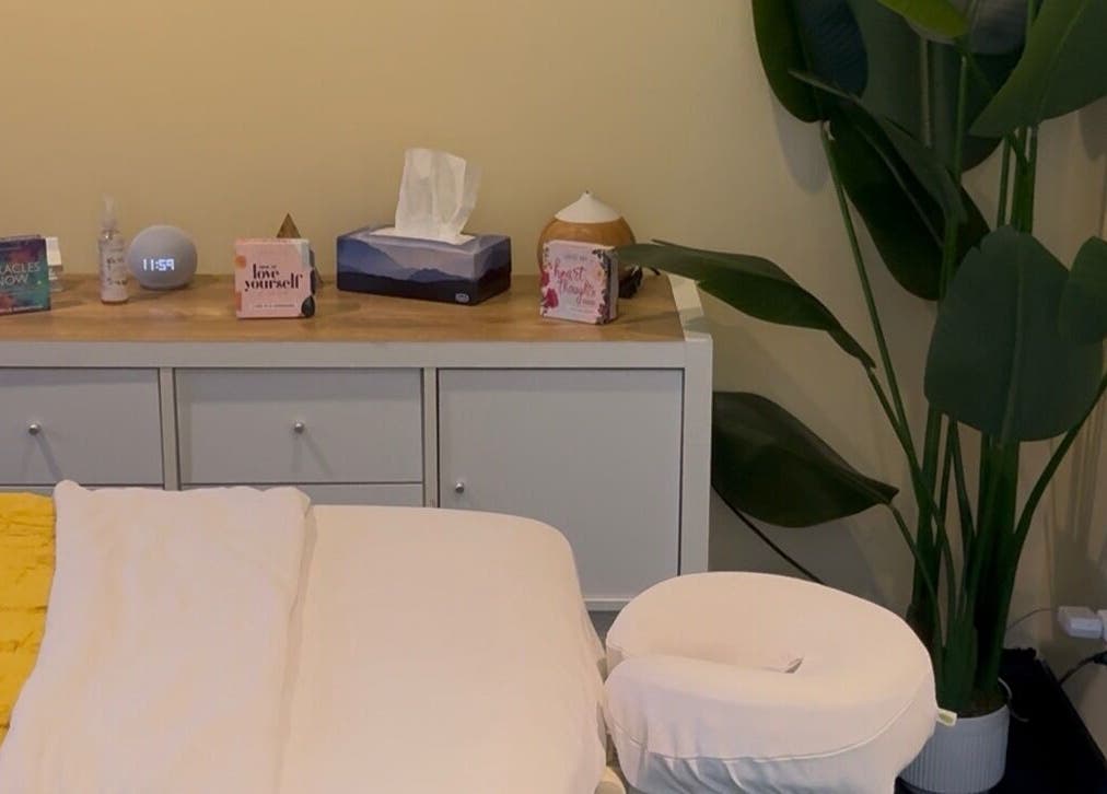 Relaxing massage table setup at HoliSoi / HoliSelf in Montréal, Québec, CA, with calming decor and vibrant plant.