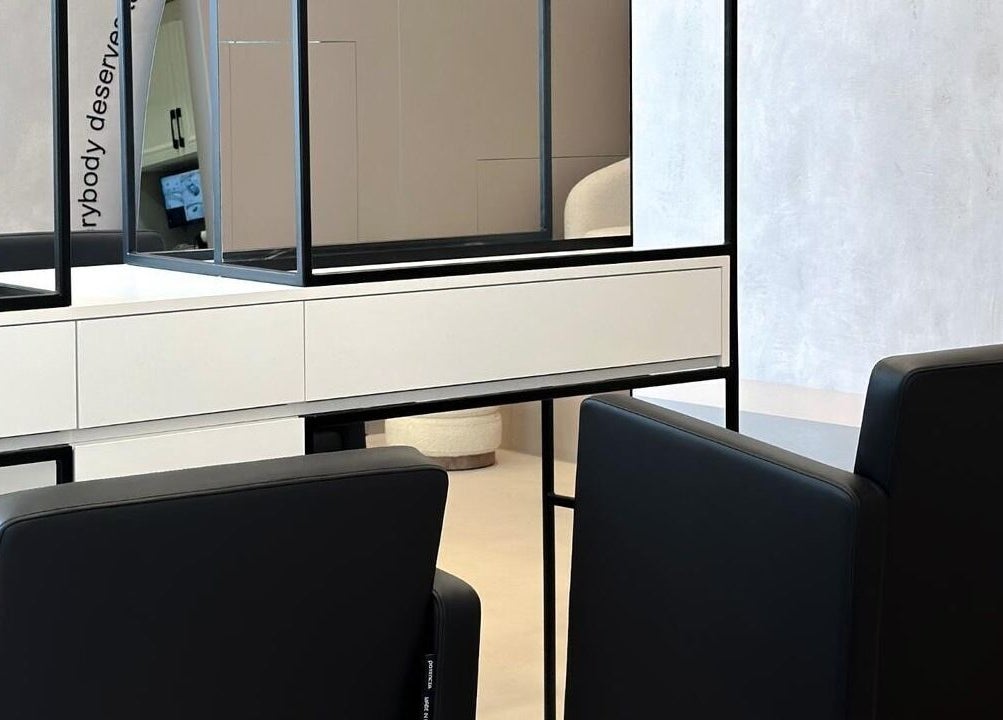 Elegant salon setup at Anat Beauty Spa & Saloon, الشارقة, إمارة الشارقةّ, AE, featuring sleek black chairs.