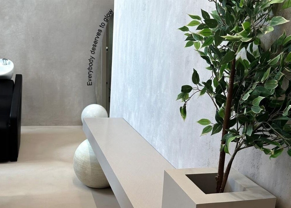 Relaxing interior of Anat Beauty Spa & Saloon in الشارقة, إمارة الشارقةّ, AE with modern decor.