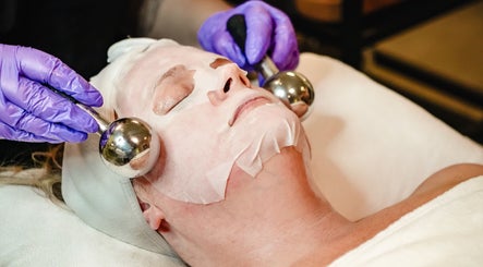Curve Skin Studio image 2
