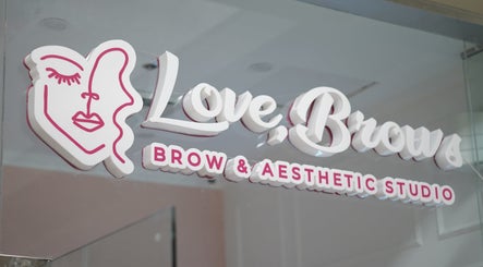 Image de Love, Brows Naga 3