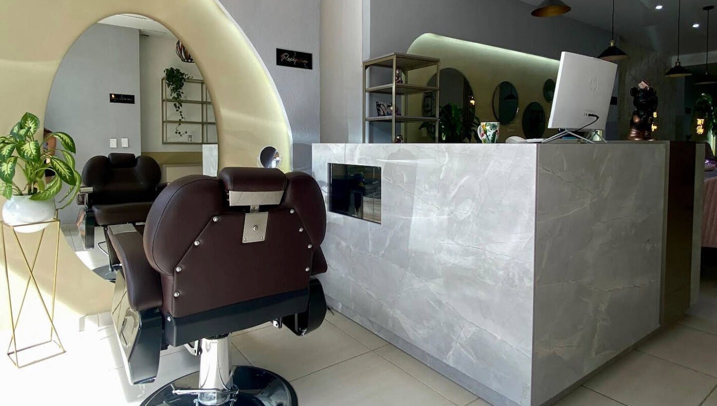 Recepción moderna en Amazing Centro de Belleza, Cúcuta, Norte De Santander, CO con silla de estética.