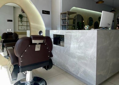 Recepción moderna en Amazing Centro de Belleza, Cúcuta, Norte De Santander, CO con silla de estética.