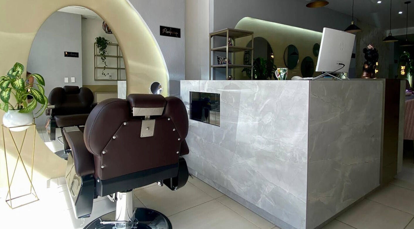 Recepción moderna en Amazing Centro de Belleza, Cúcuta, Norte De Santander, CO con silla de estética.