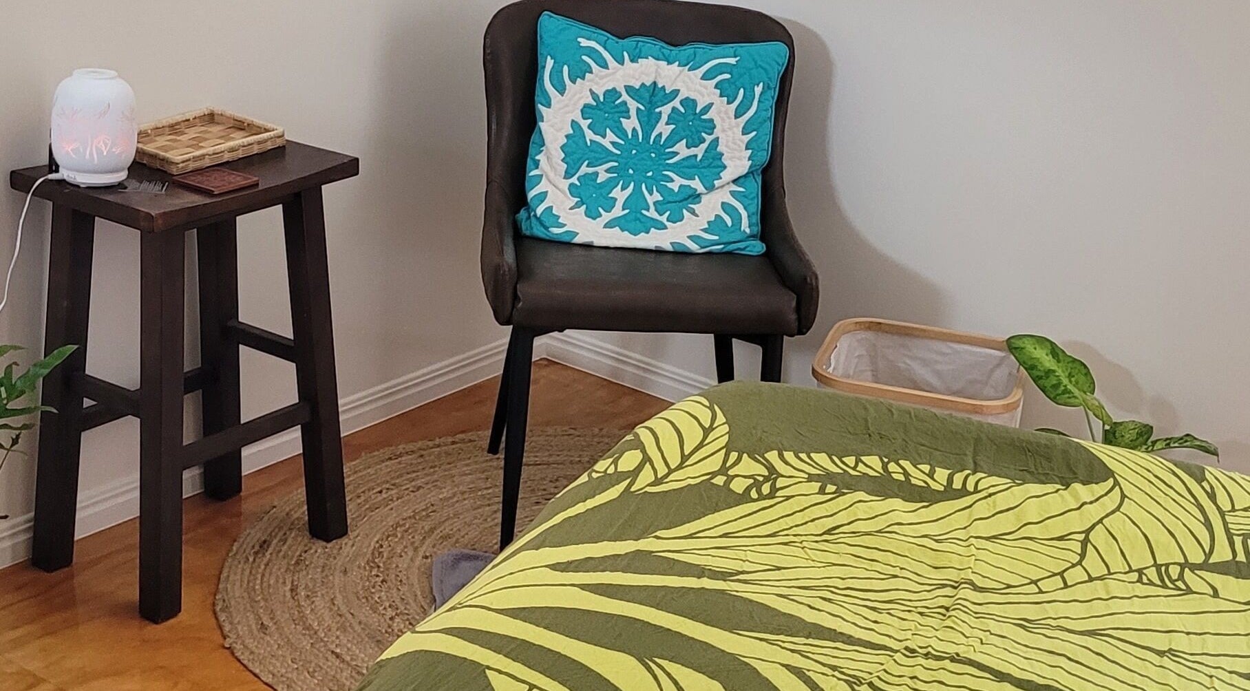 Cozy room with Hawaiian decor at Melokia Lomilomi Hawaiian Massage & School, Railway Estate, Queensland, AU.