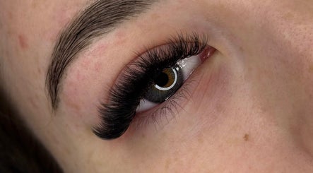 Nueè Lashes