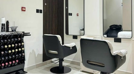 Otro Beauty Salon image 2