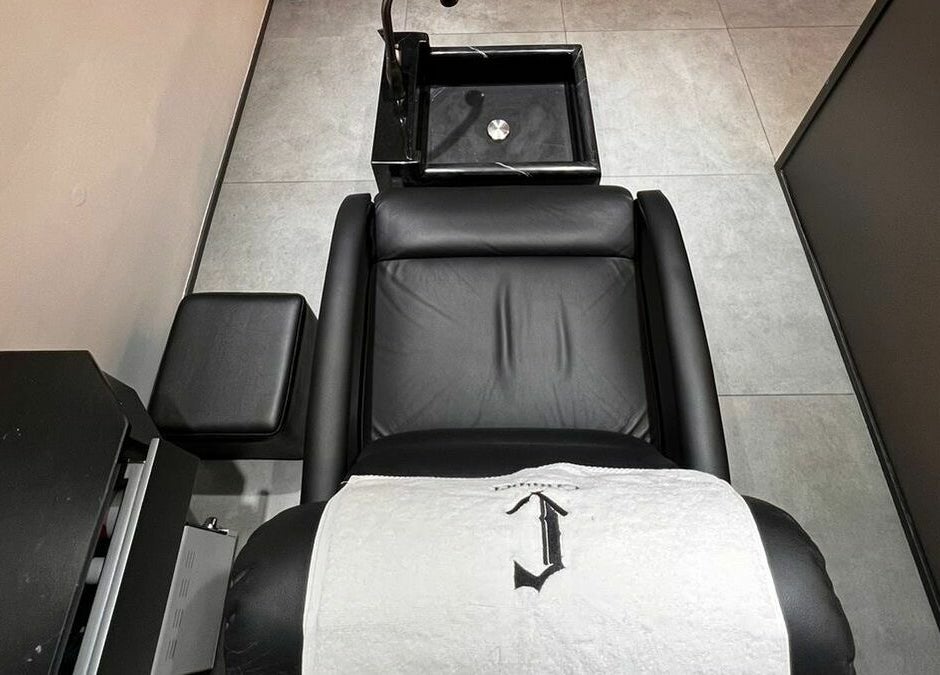 Premium spa chair at Crimper Gents Salon and Spa, دبي, دبي, AE, offering comfort and style.