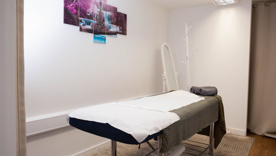 Relaxing massage room at Paul Sri Thai BodyWork Massage @ Containerville Unit53, London, England, GB.