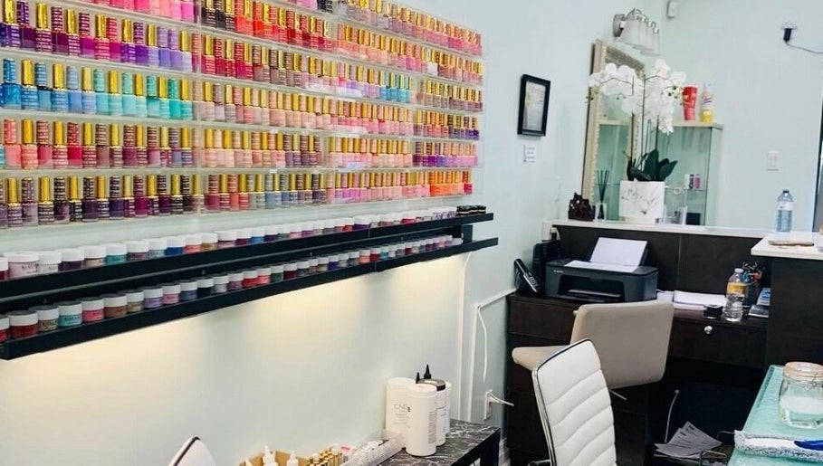 Luxora Nails and Beauty Spa, bilde 1