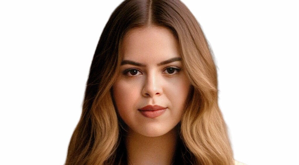 Jovem com penteado elegante na Authentic Beauty, São João Da Madeira, Aveiro, PT.