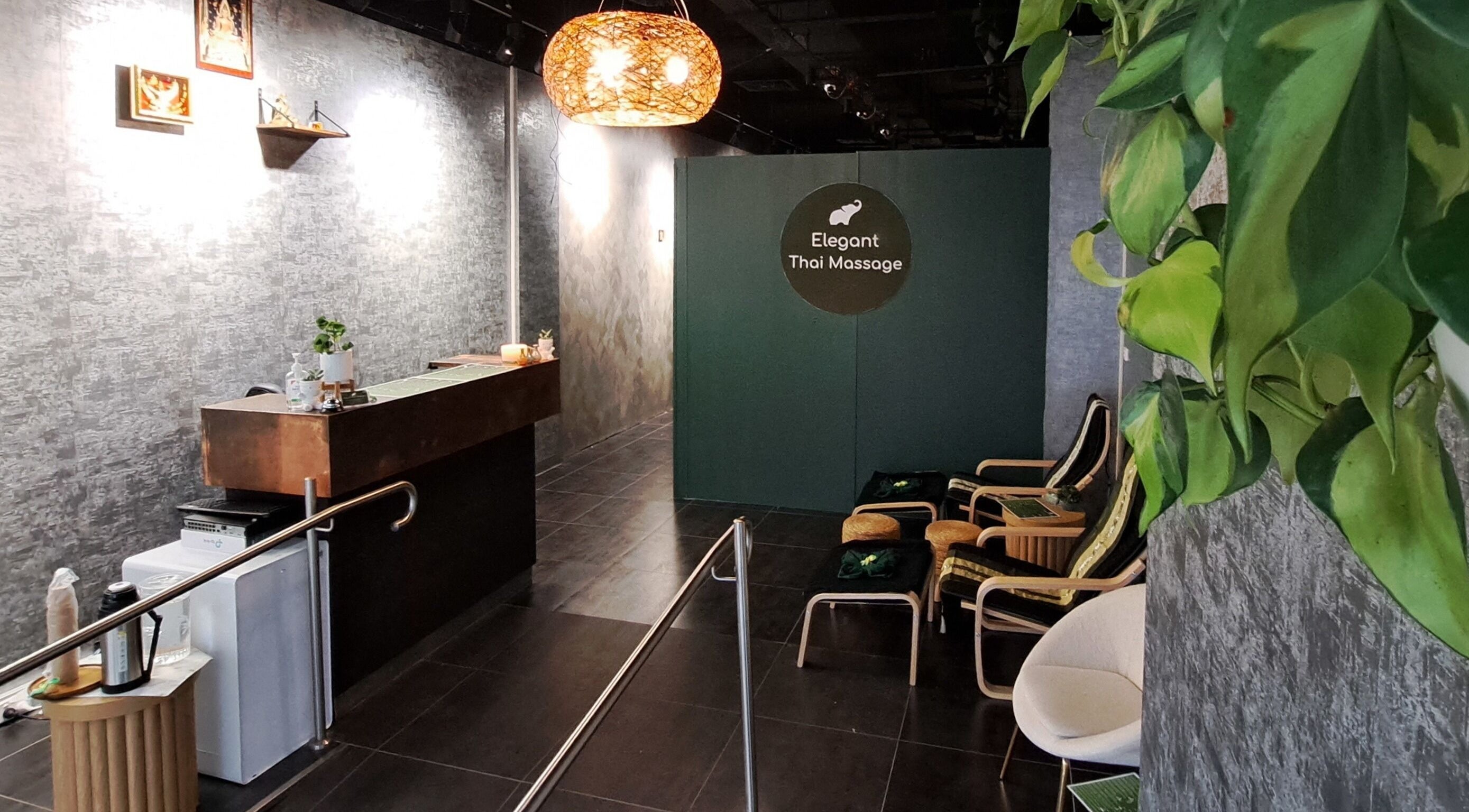 Relaxing interior of Elegant Thai Massage in Melbourne, Australia, AU showcasing stylish decor and seating area.