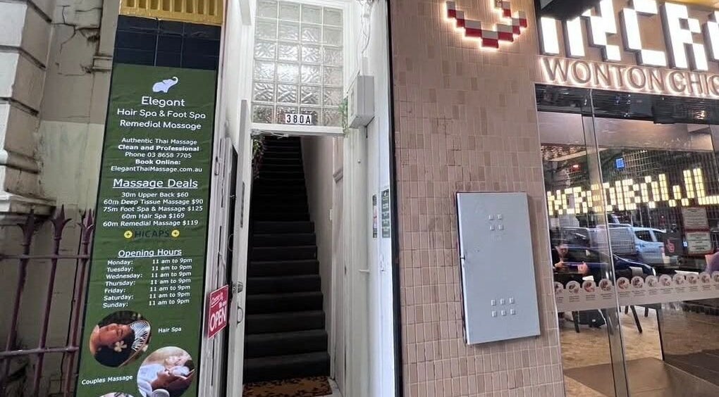 Entrance to Elegant Thai Massage, Hair Spa and Foot Spa in Melbourne, Victoria, AU next to Wonton Chic.