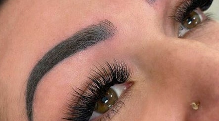 Baddie LashBar image 3