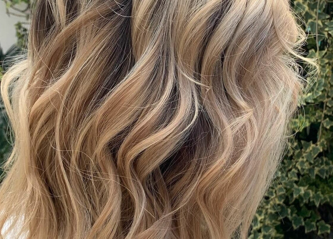 Stylish wavy blonde hair at Suite Three, Buderim, Queensland, AU. Perfectly styled in a natural setting.