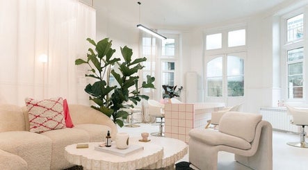 Relaxing lounge and salon chairs at STYLD, South Parade, Bath, England, GB. Modern elegance in wellness.