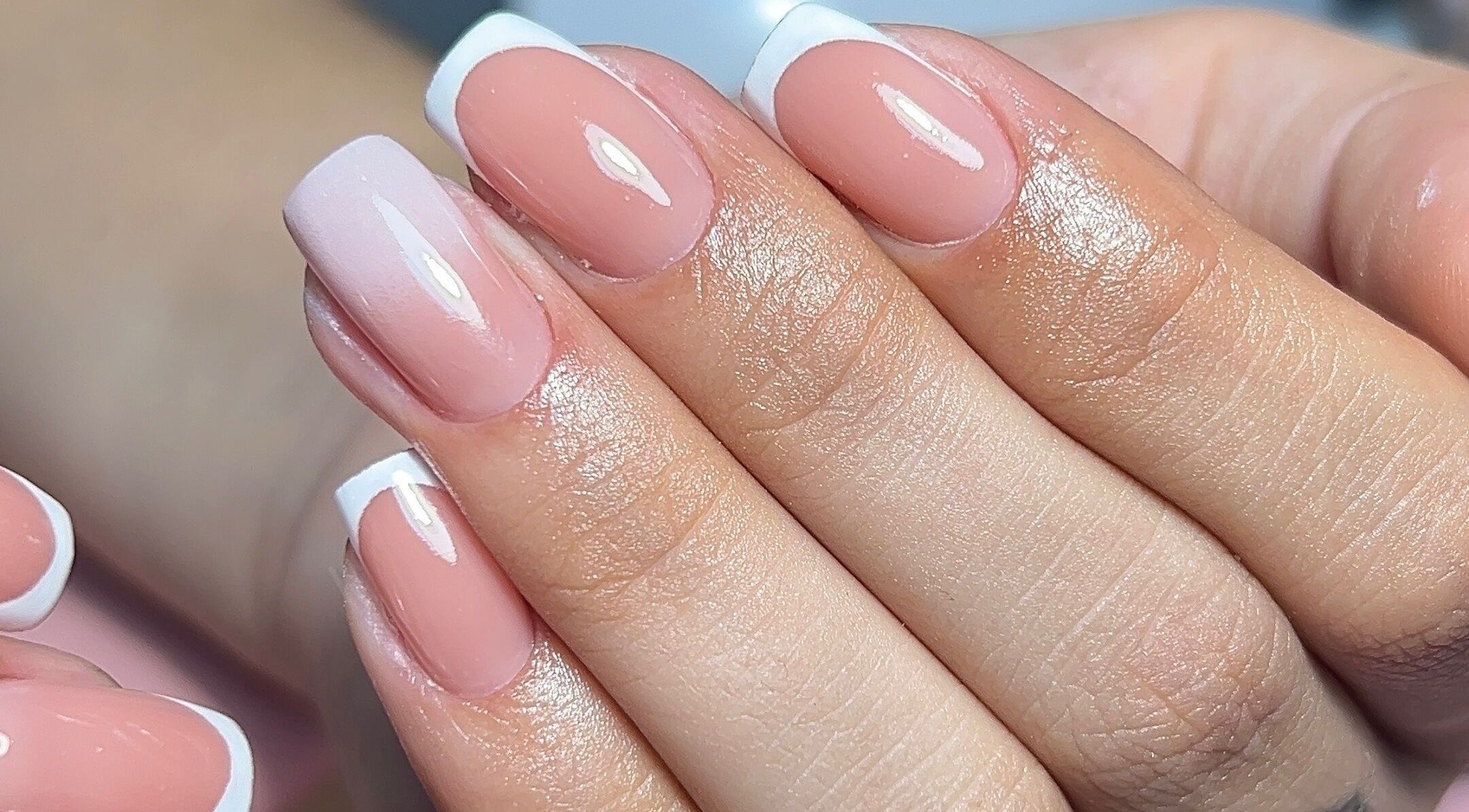 Manicura francesa en Studio By Lucia Nails en Madrid, Comunidad De Madrid, ES.